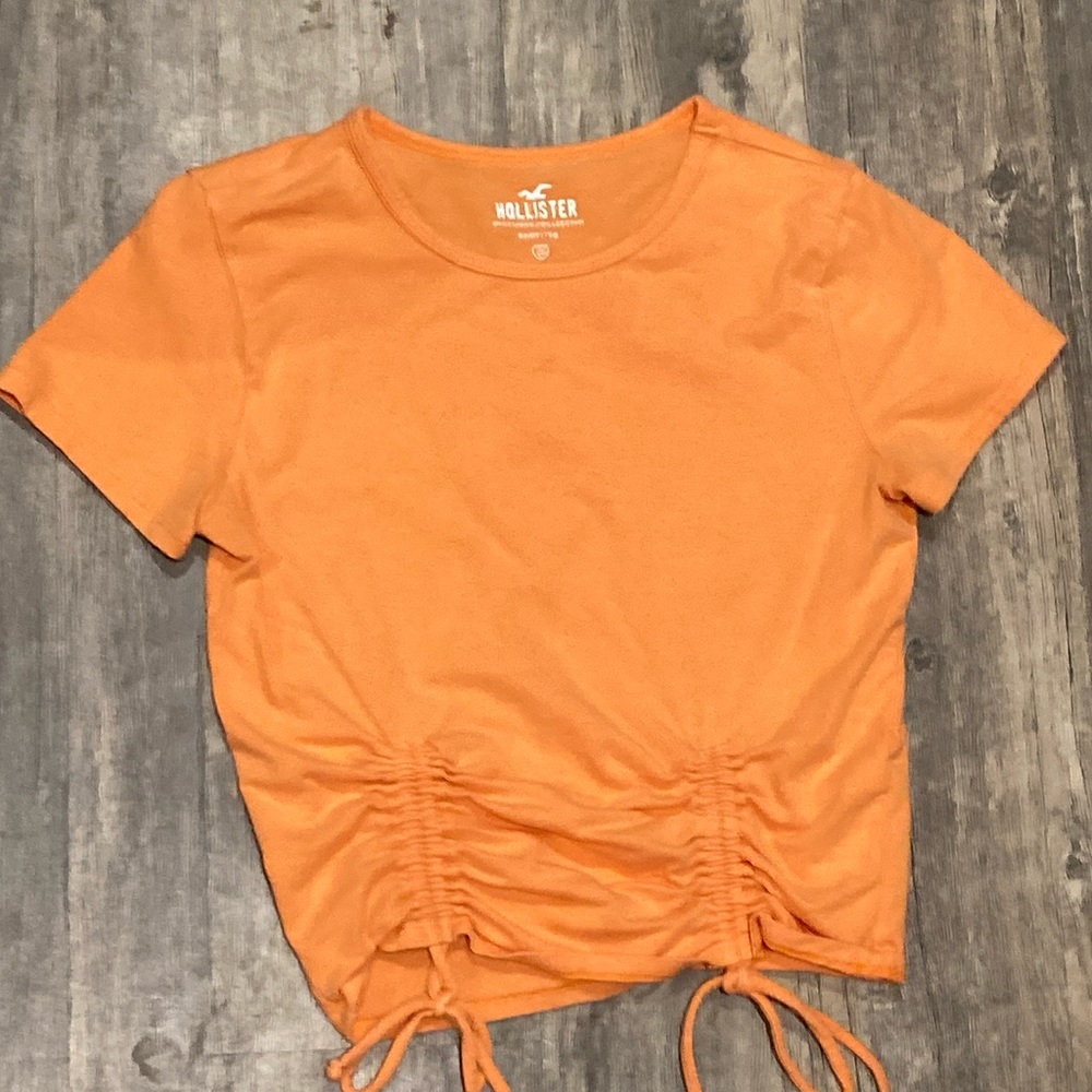 Hollister Must-Have Collection Orange Baby Tee